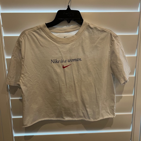 Cropped Nike t shirt - Picture 2 of 3